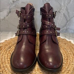 Bella Vita Italian Leather Moto Studded boots in Rich Burgundy Size 6.5